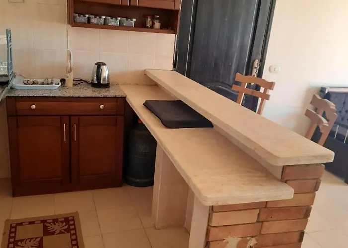 Apartment Cozy Near Pools & With Balcony