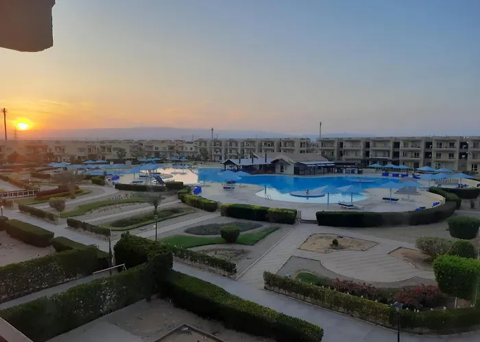 Cozy Near Pools & With Balcony *