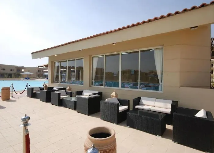 Cozy Near Pools & With Balcony